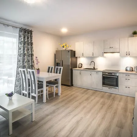 Bently - Double Bedroom Seaview